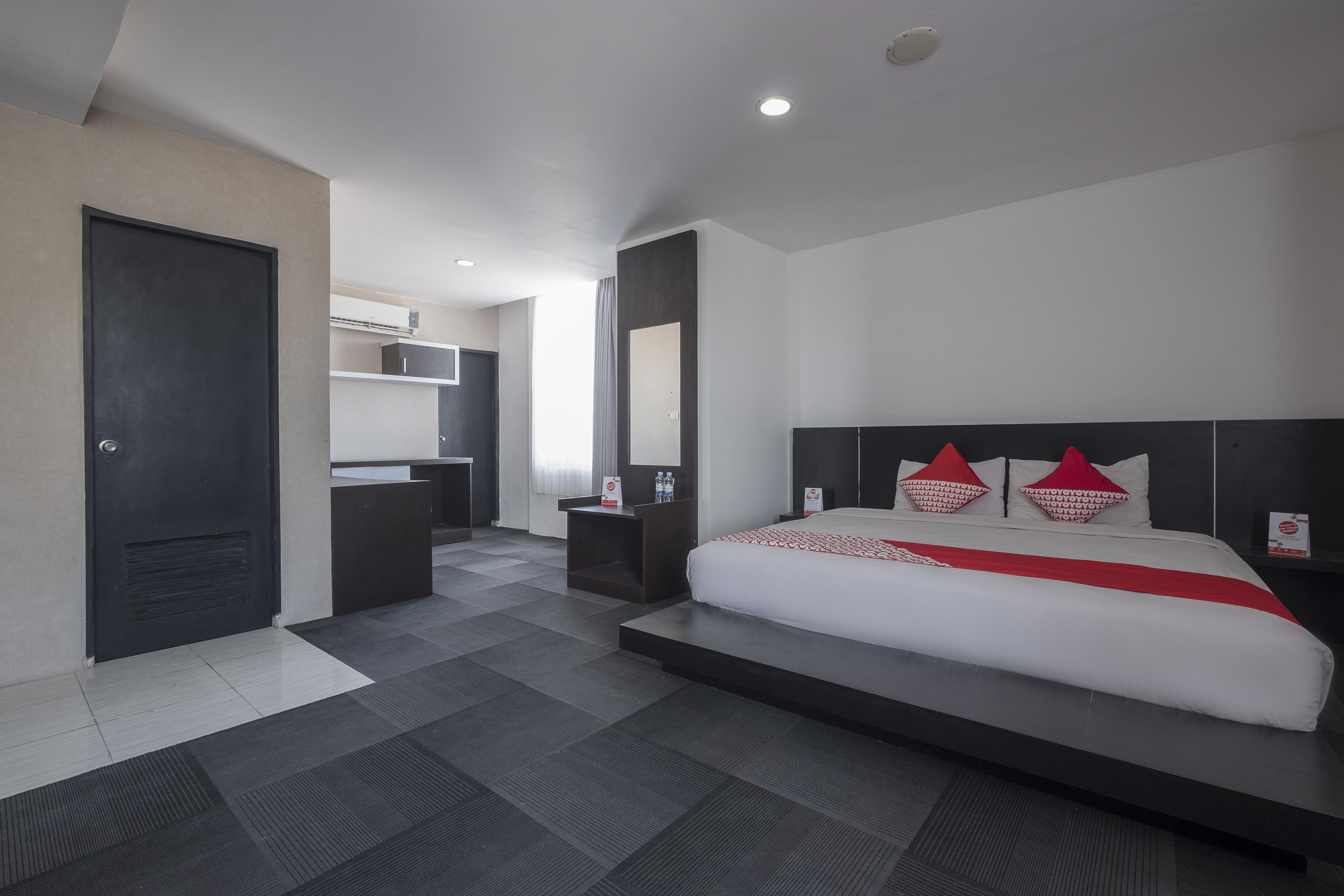 Urbanview Hotel Asyra Makassar Exteriör bild