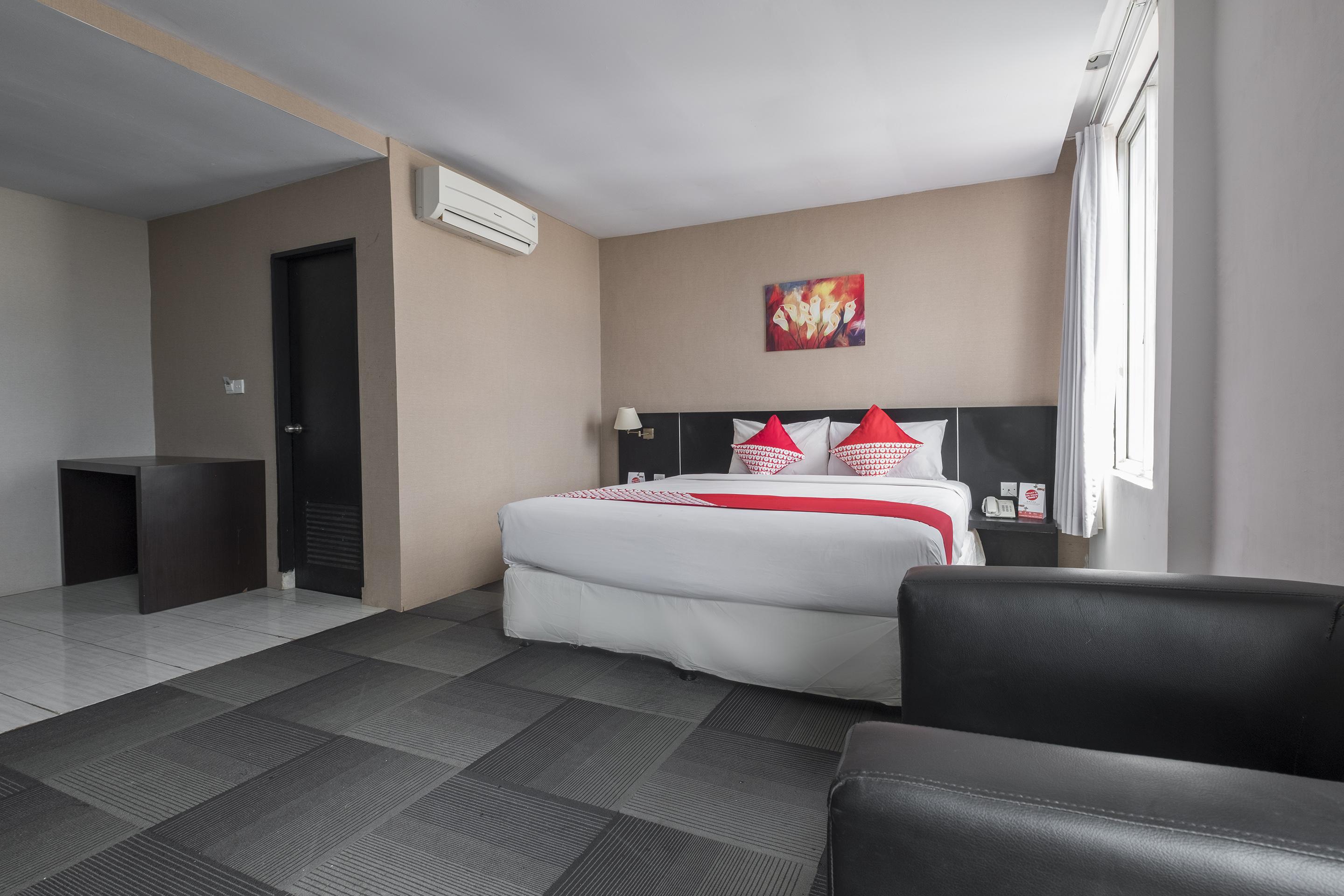 Urbanview Hotel Asyra Makassar Exteriör bild