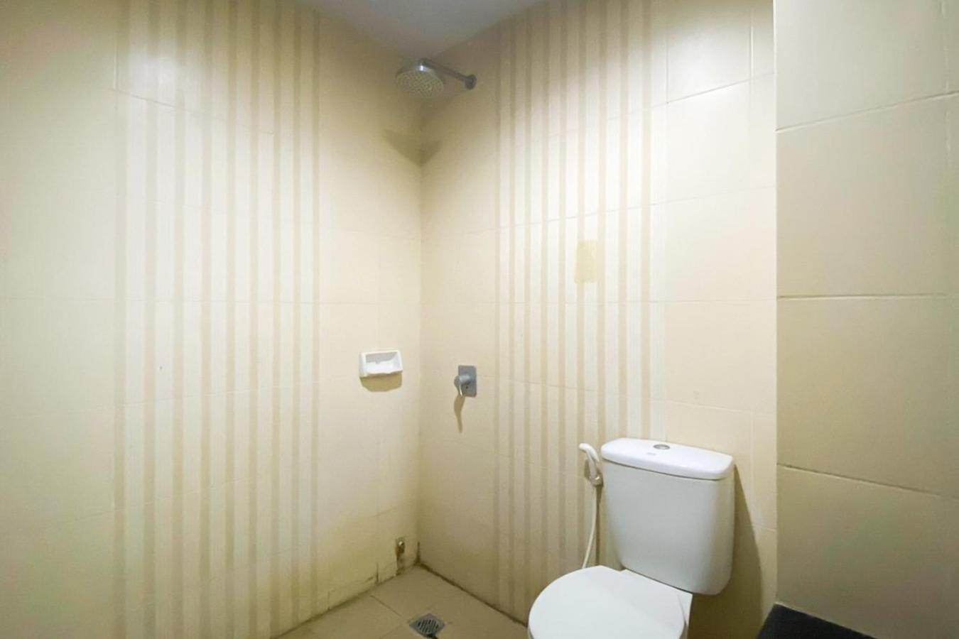 Urbanview Hotel Asyra Makassar Exteriör bild