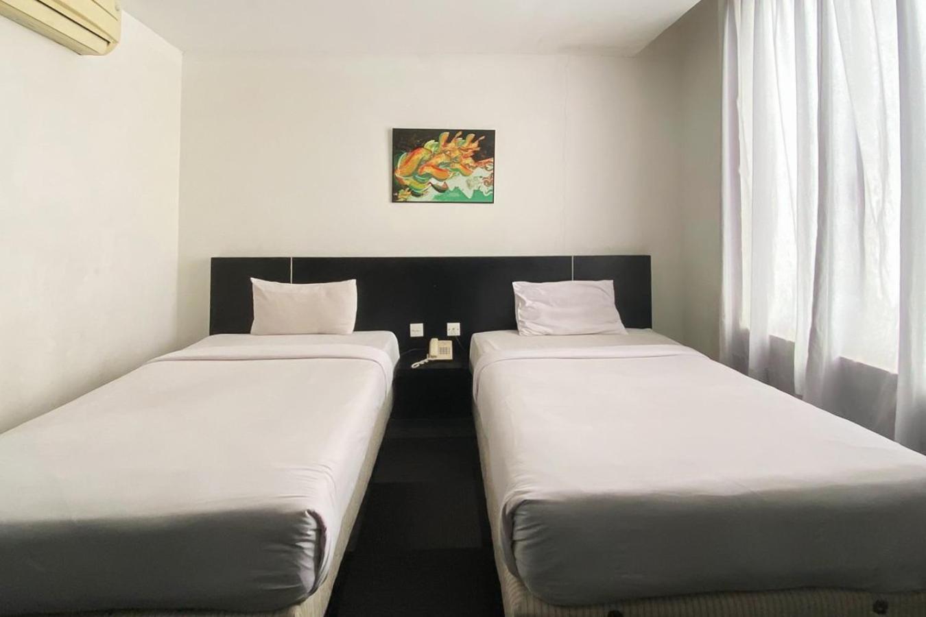 Urbanview Hotel Asyra Makassar Exteriör bild