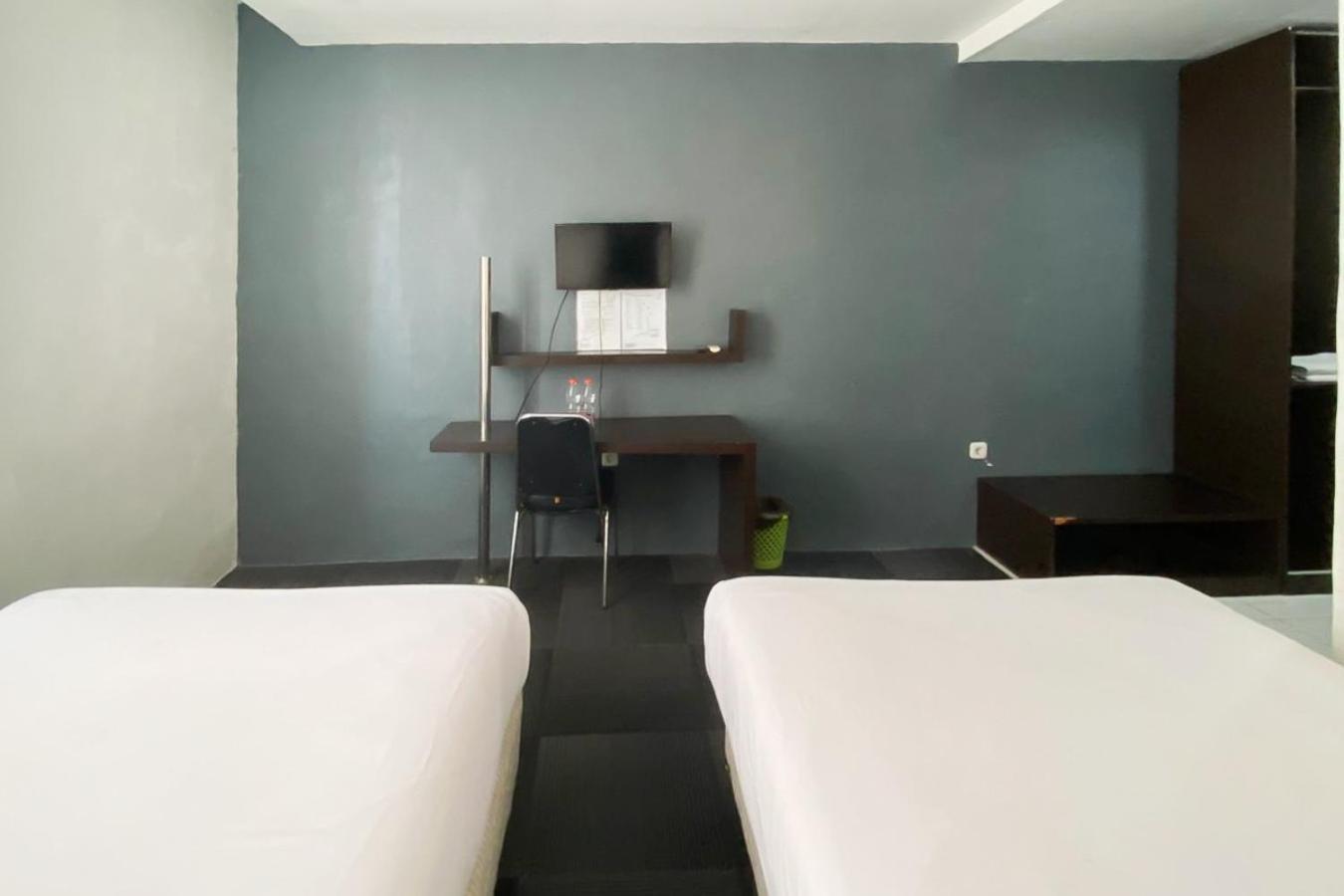 Urbanview Hotel Asyra Makassar Exteriör bild