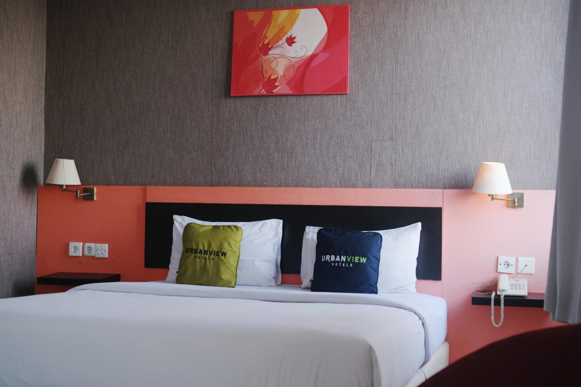 Urbanview Hotel Asyra Makassar Exteriör bild