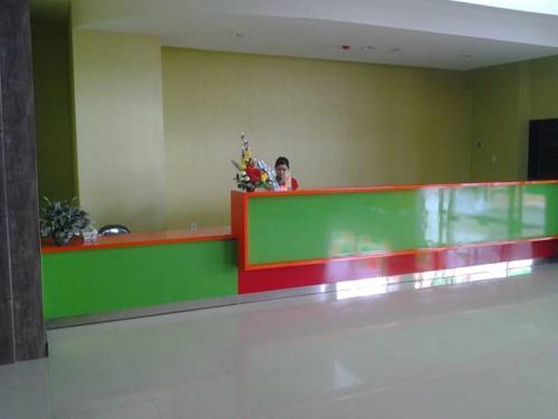 Urbanview Hotel Asyra Makassar Exteriör bild
