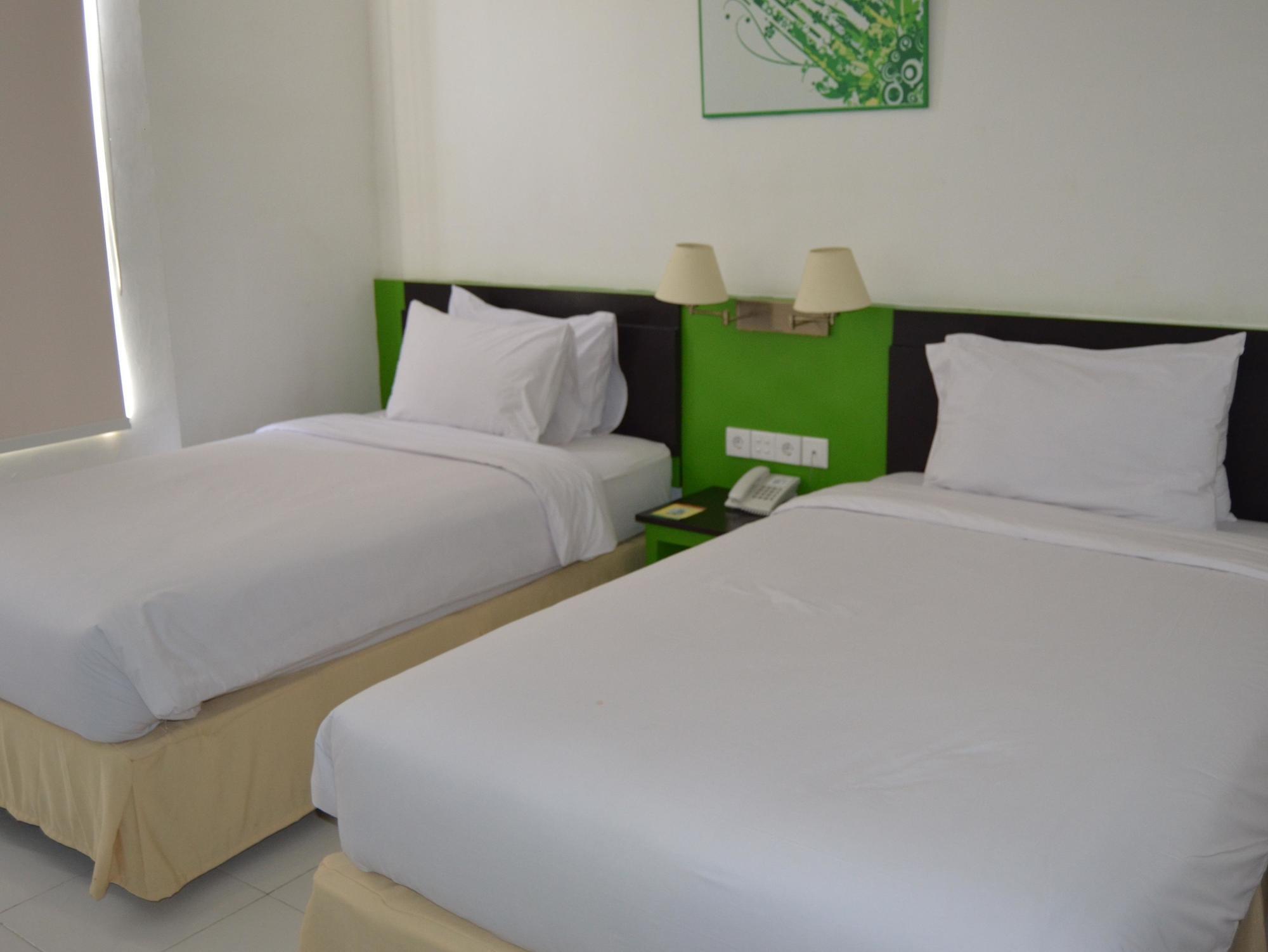 Urbanview Hotel Asyra Makassar Exteriör bild